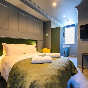 By Deuce Aparthotel